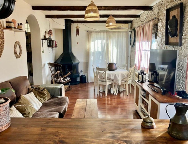 Chalet independiente en venta en , Abrera thumbnail 2