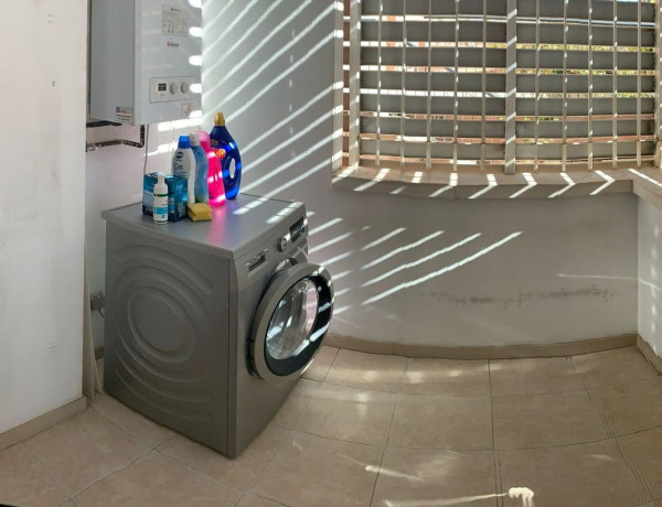 Bajo en venta en  Avenida Carlos V, 113, Móstoles photo 2