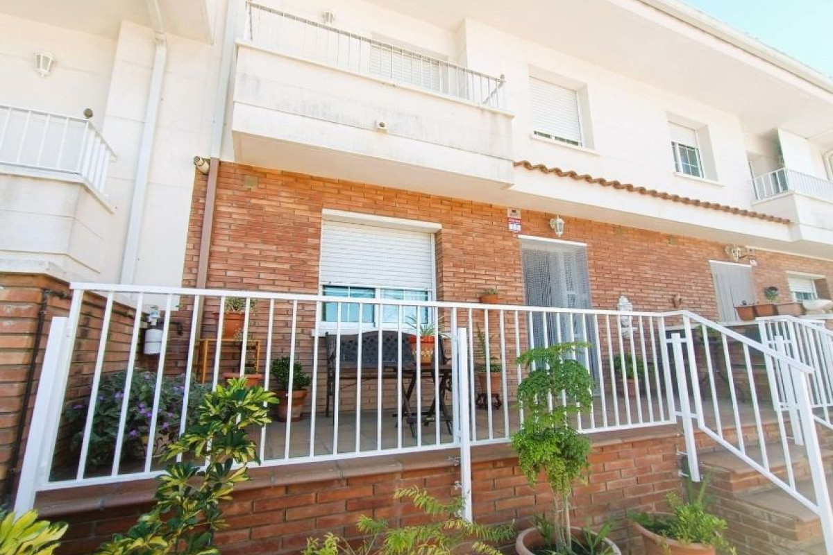 Venta de chalet adosado en Plaza Ricardo Lozano , Calafell photo 1