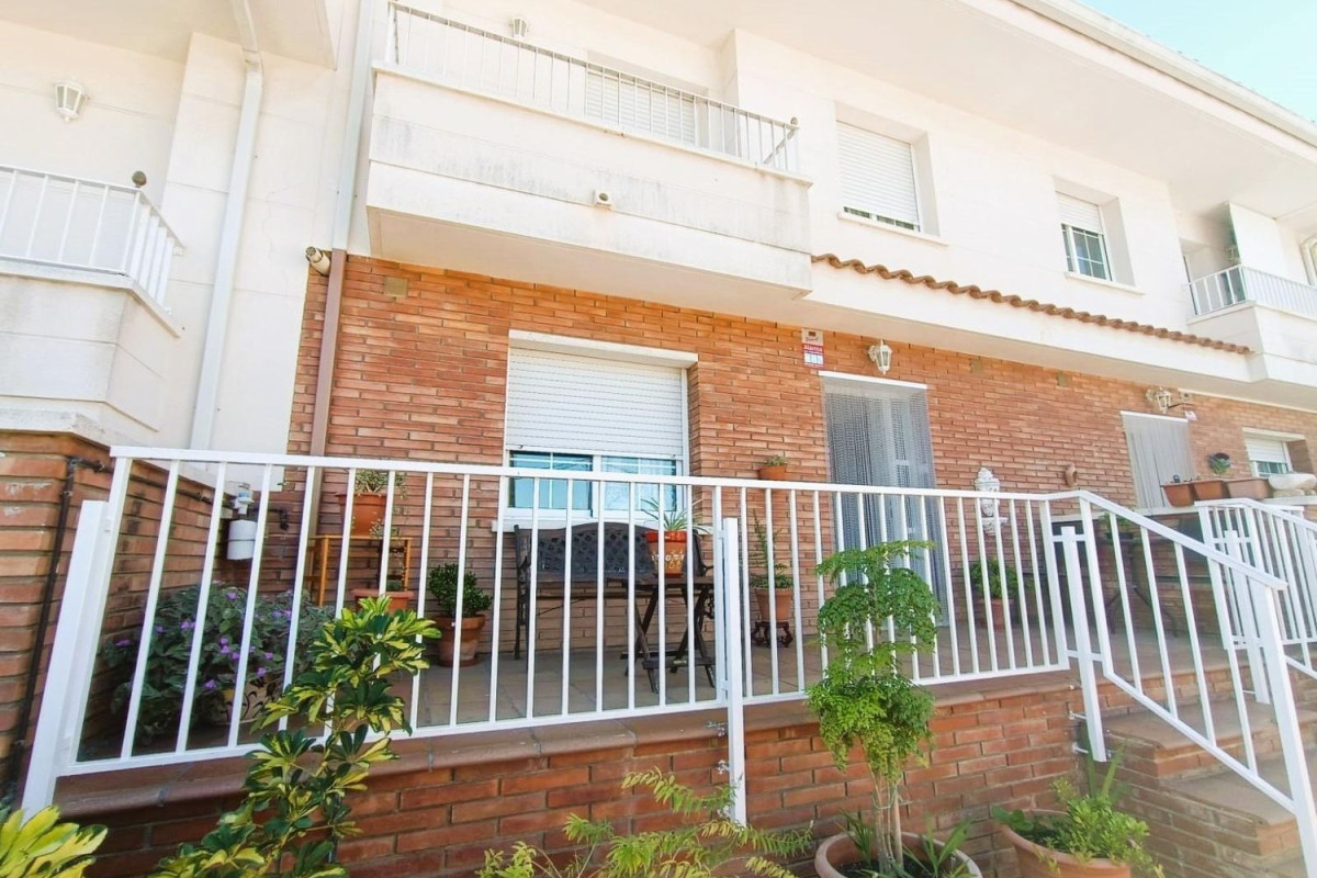 Venta de chalet adosado en Plaza Ricardo Lozano , Calafell photo 2
