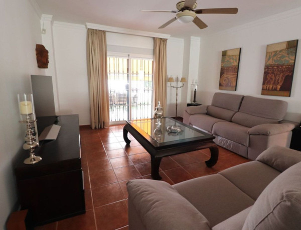Chalet adosado en venta en Avenida Familia Vargas , Marbella thumbnail 2