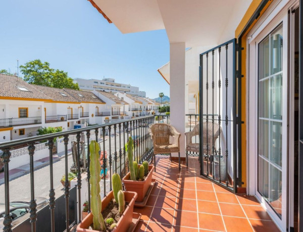 Chalet adosado en venta en  Avenida Familia Vargas , Marbella photo 4
