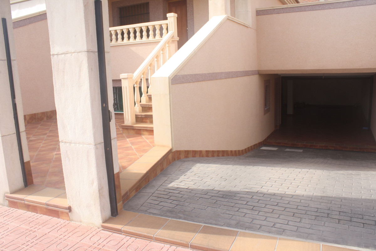 Obra nueva Viveros II en Torrevieja (Revista) photo 2