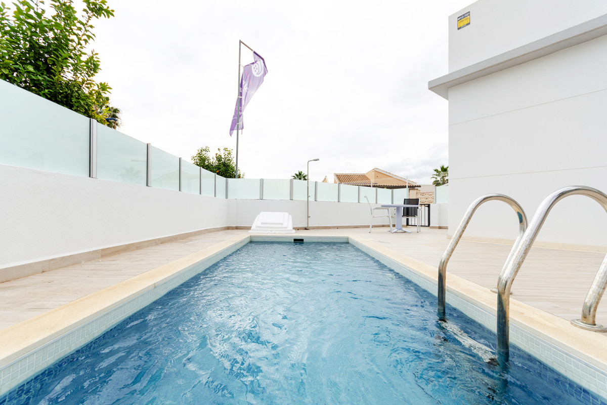 Obra nueva Laguna Rosa Villas en Torrevieja (Revista) photo 3