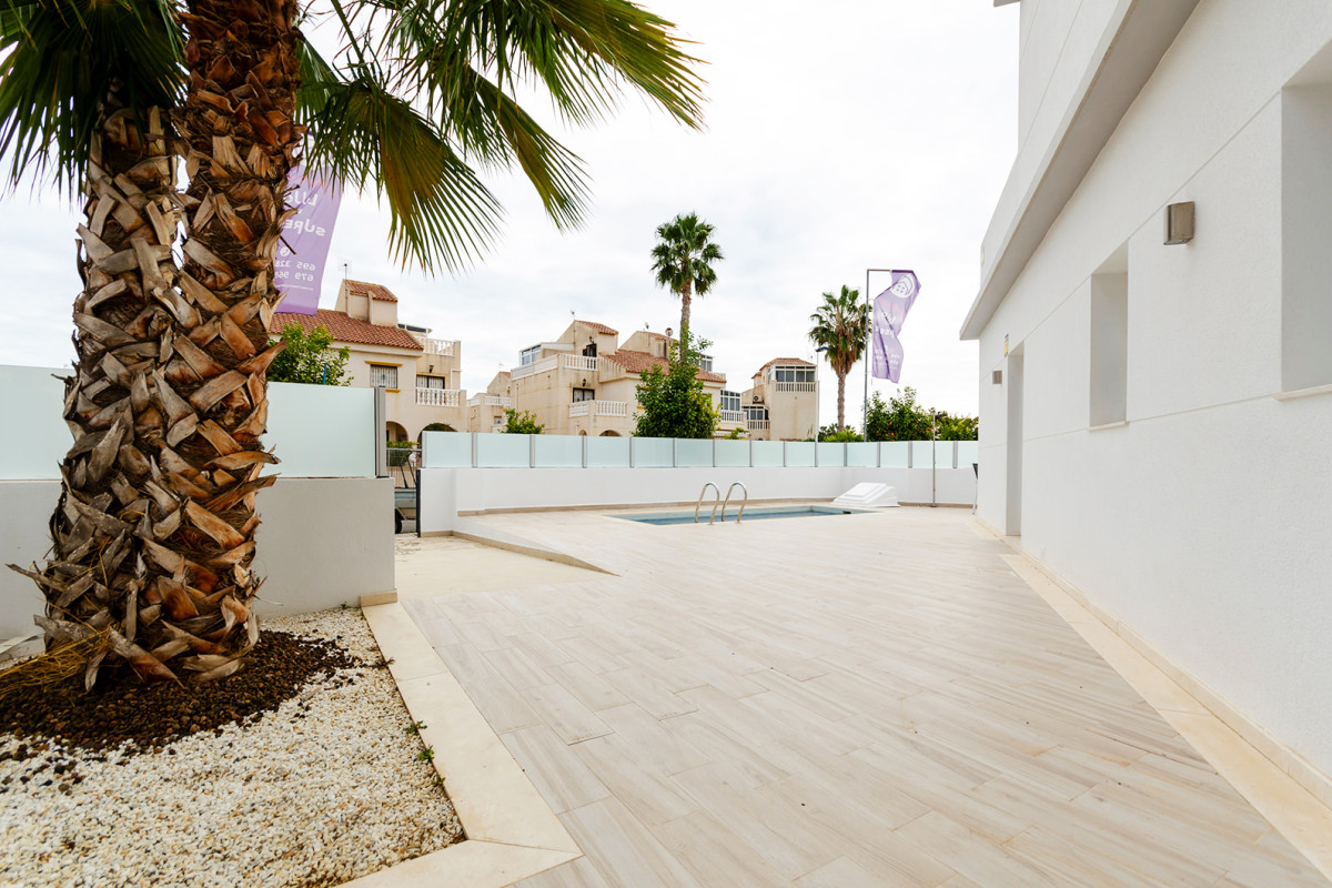 Obra nueva Laguna Rosa Villas en Torrevieja (Revista) photo 4