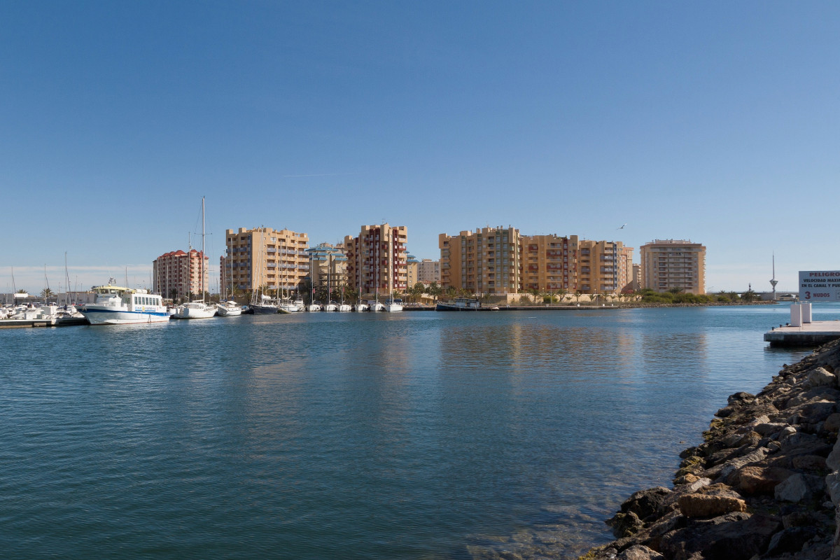 Obra nueva Miradores del Puerto fase A en La Manga Del Mar Menor (Revista) photo 2