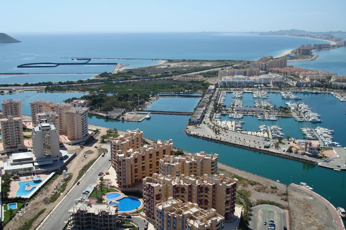 Obra nueva Miradores del Puerto fase A en La Manga Del Mar Menor (Revista) photo 4