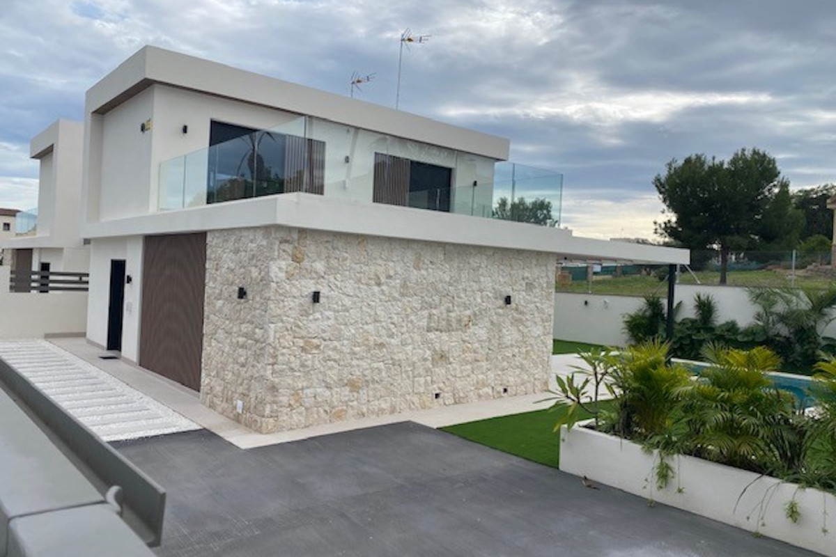Properties for sale and rent in Spain photo 2