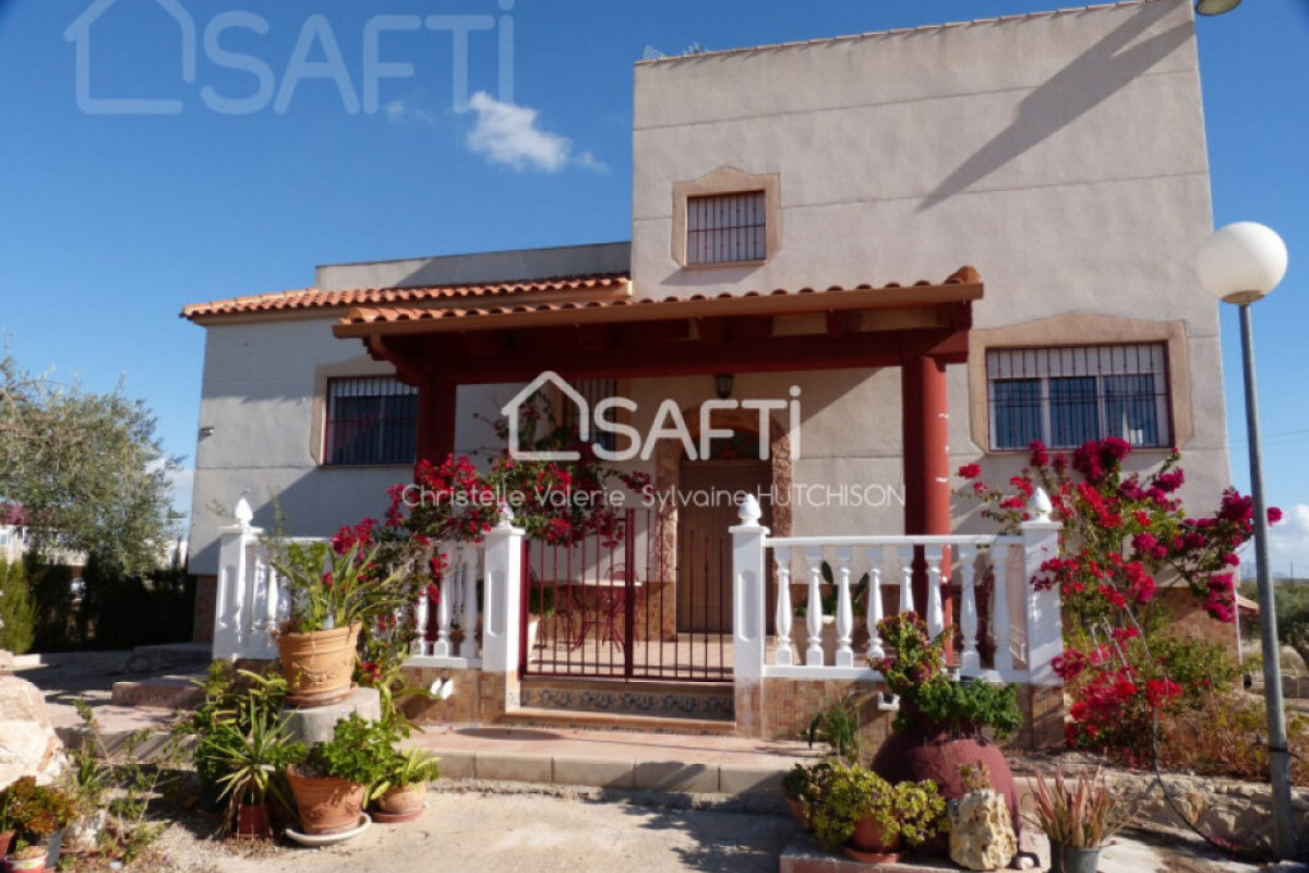 Magnífica villa de 6 dormitorios, terreno, Fortuna, Fortuna
photo 5