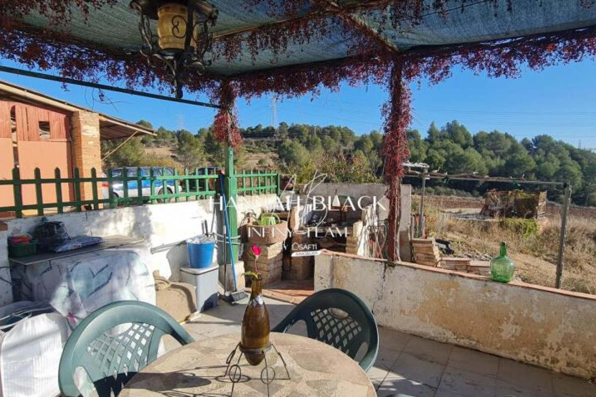 Preciosa casa rustica adosada de tres plantas y 237,28m2, Hostalets de Pierola, Els
photo 2