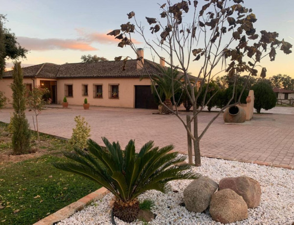 Коттедж на продажу в , San Roman de los Montes photo 1