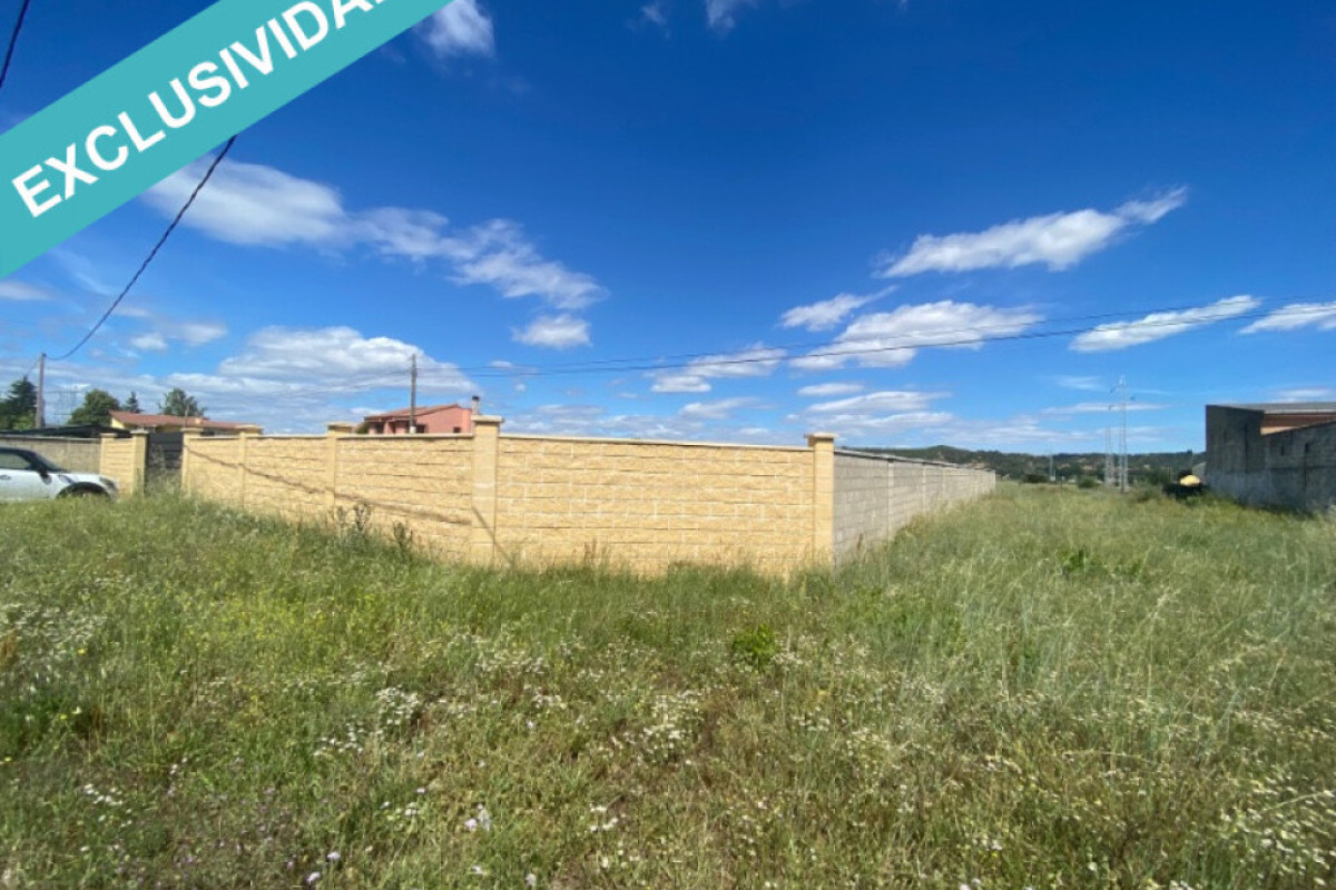 Terreno en venta en Villaquilambre, León photo 2