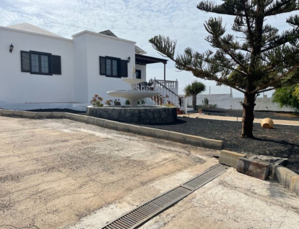 Коттедж на продажу в , Costa Teguise (Lanzarote) photo 4