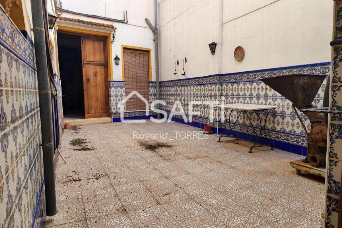 Sale of townhouse in , Alameda photo 2