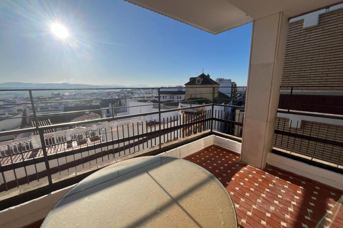 En el CENTRO de Montilla, corazón de Andalucía: Amplio Piso con Terraza y Vistas - Reforma a Tu Gusto, Montilla
photo 5