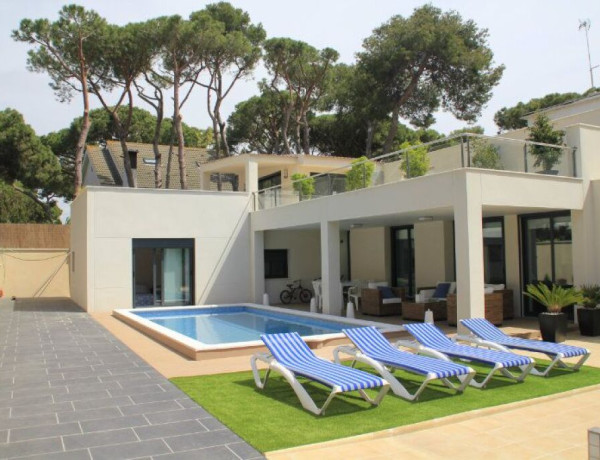 Chalet independiente en venta en , Castelldefels photo 1