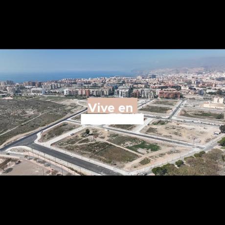 Piso en venta en Árbol de la Seda s/n, Almería thumbnail 2