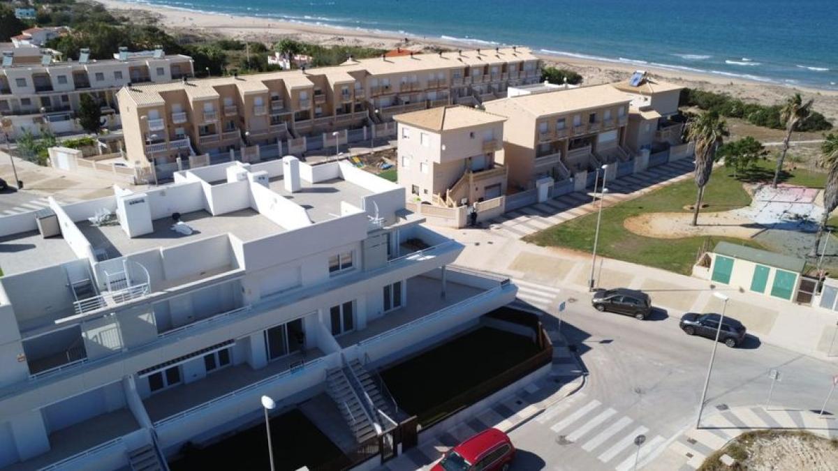 Venta de piso en Avenida Playa de Oliva s/n, Oliva
photo 2