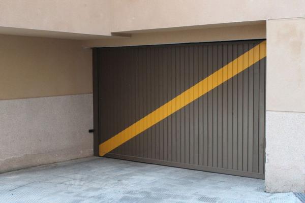 Garaje en venta en  Calle Castillo de Cumbre Mayores, 6 , Sevilla photo 2