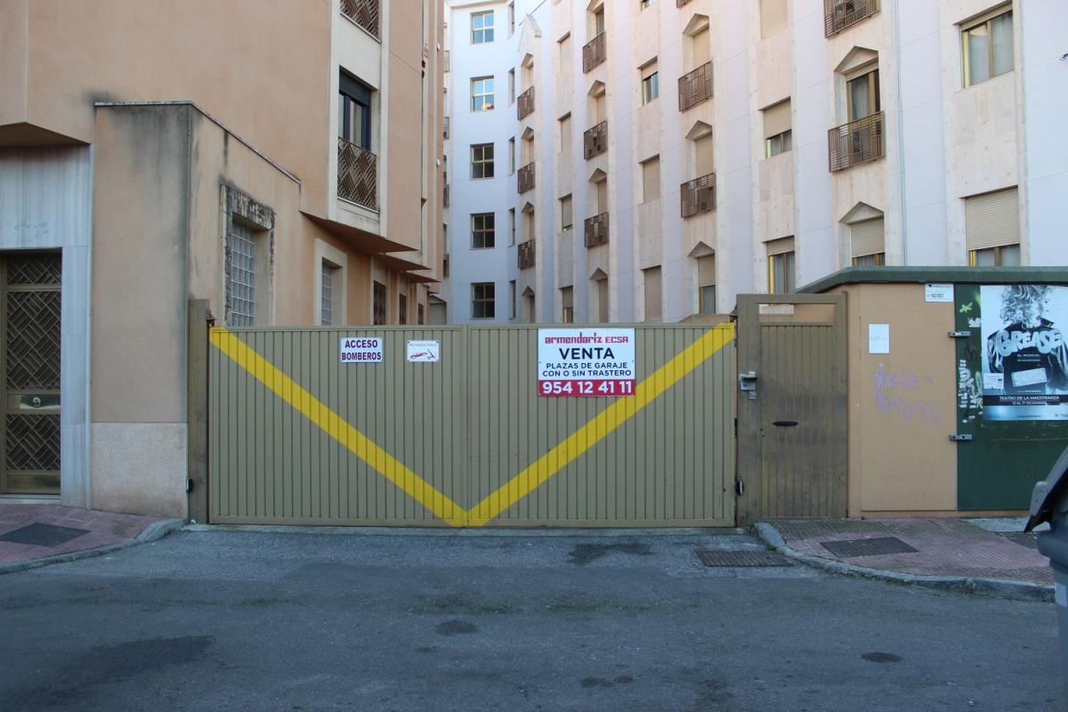 Garage sale at  Calle Castillo de Cumbre Mayores, 6 , Seville photo 5