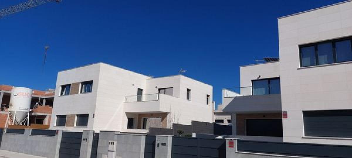 New construction Calle Cataluña Fase III in Villanueva de la Cañada photo 5
