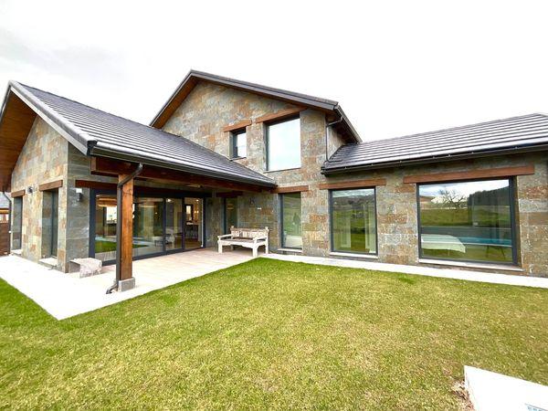 Detached villa for sale in  Calle Leoncio Mateos s/n, El Espinar photo 1