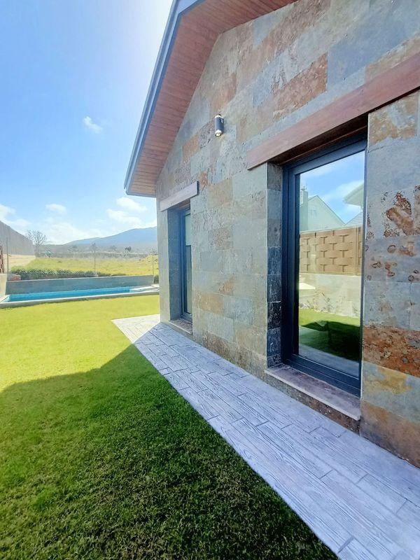 Sale of independent chalet in Calle Alcalde Don Leoncio Mateos, 31, El Espinar
photo 3
