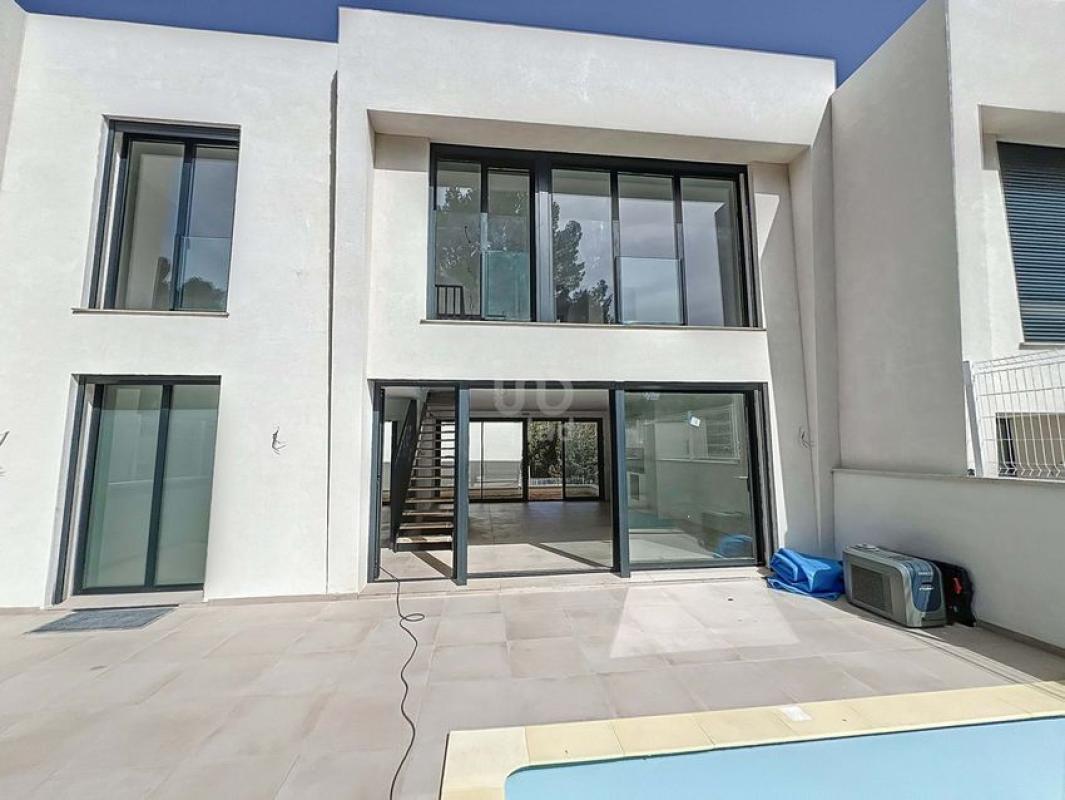 Venta de chalet adosado en  Plaza del Segre, 1 , Sant Pere de Ribes photo 2
