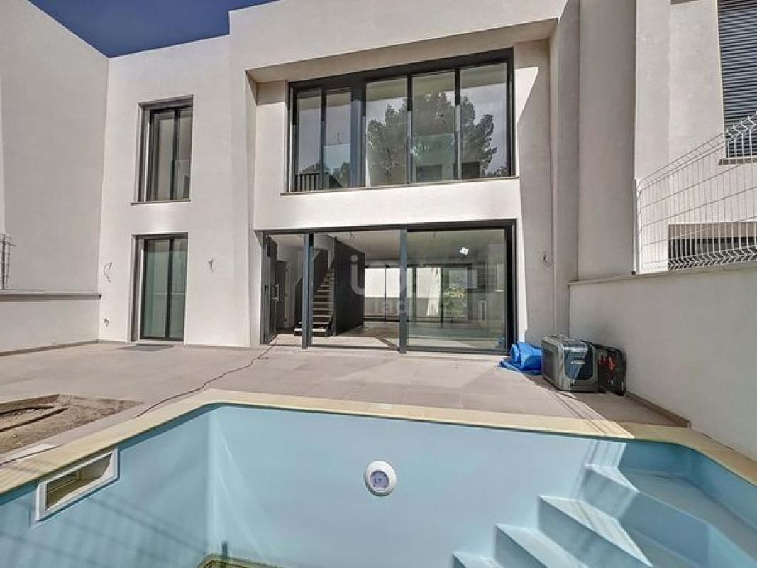 Venta de chalet adosado en  Plaza del Segre, 1 , Sant Pere de Ribes photo 3