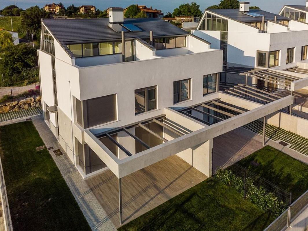 Obra nueva Lomas de Domañas en Santa Cruz de Bezana (Revista) photo 2