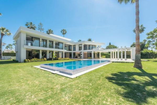Chalet independiente en venta en Paseo del Parque s/n, Sotogrande thumbnail 1