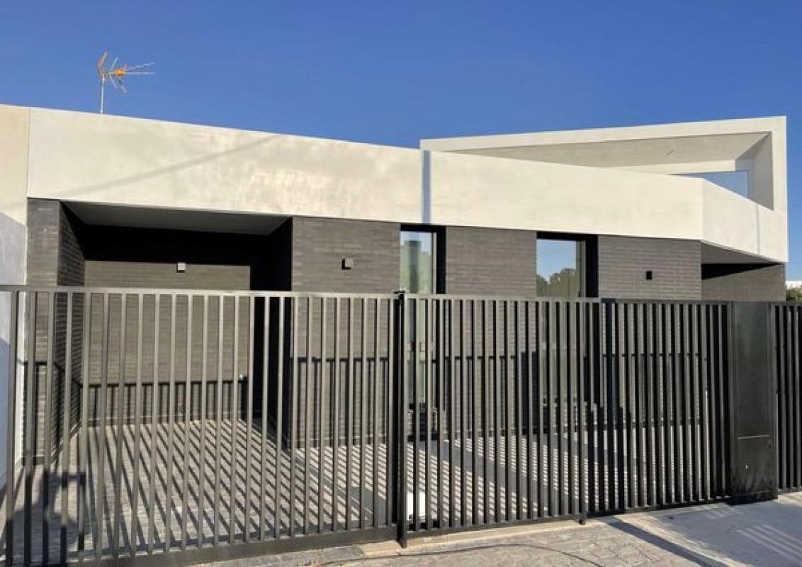 Sale of townhouse in Calle Bielorusia, 20 , Ciudad Real photo 4