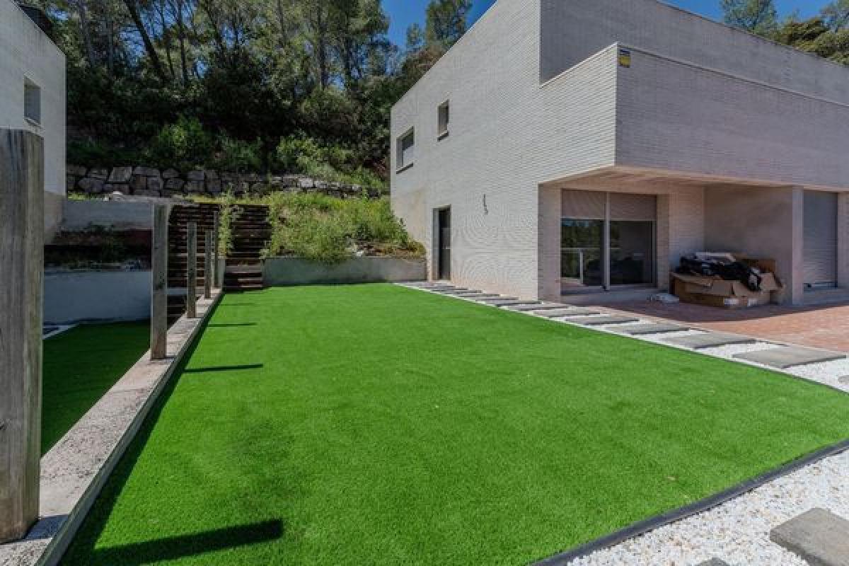 Sale of independent chalet in Pasaje Mas Olivet, 5, Castellar del Vallès
photo 3