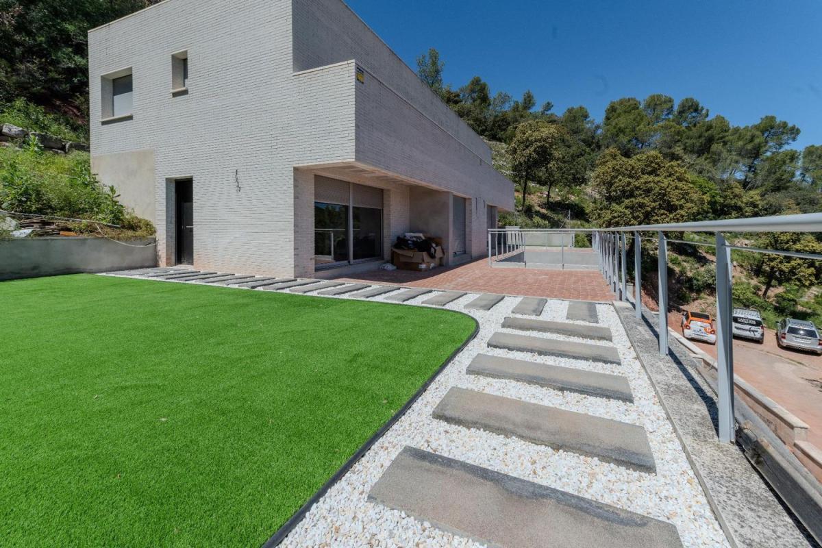 Sale of independent chalet in Pasaje Mas Olivet, 5, Castellar del Vallès
photo 5