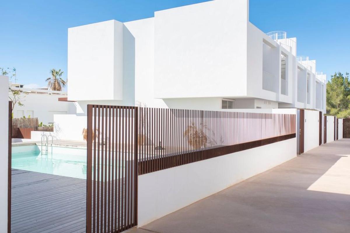 Obra nueva Bay Garden en Sant Antoni de Portmany (Revista) photo 2