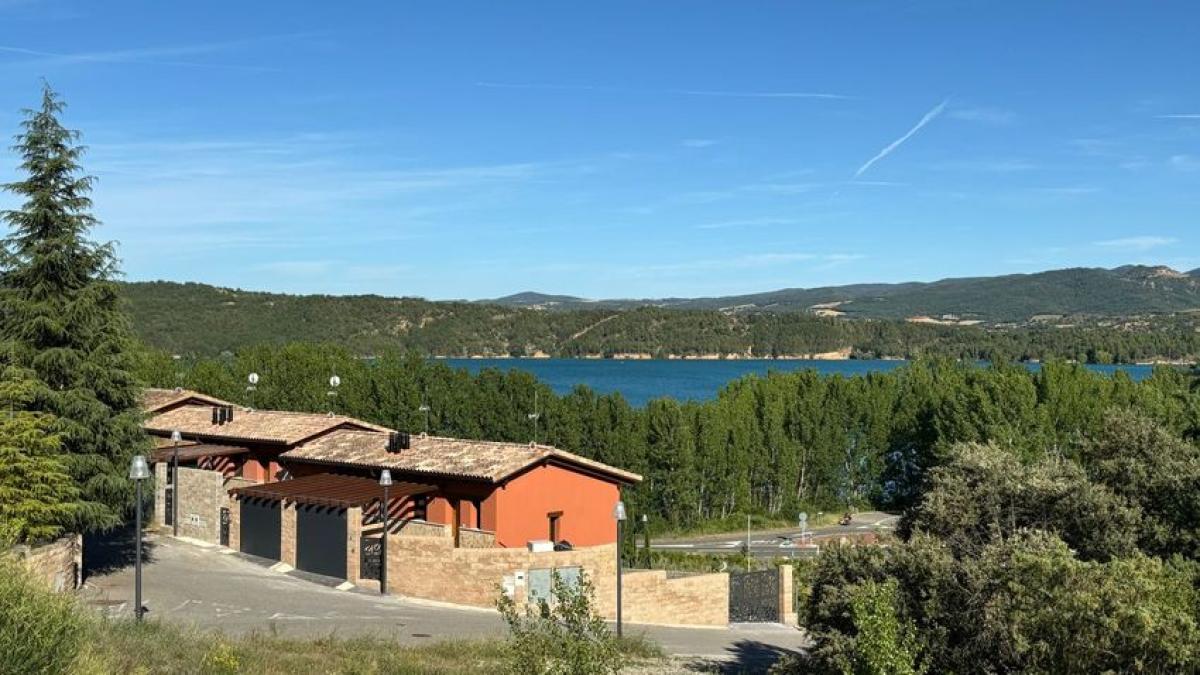 Venta de chalet adosado en , La Puebla de Castro photo 2