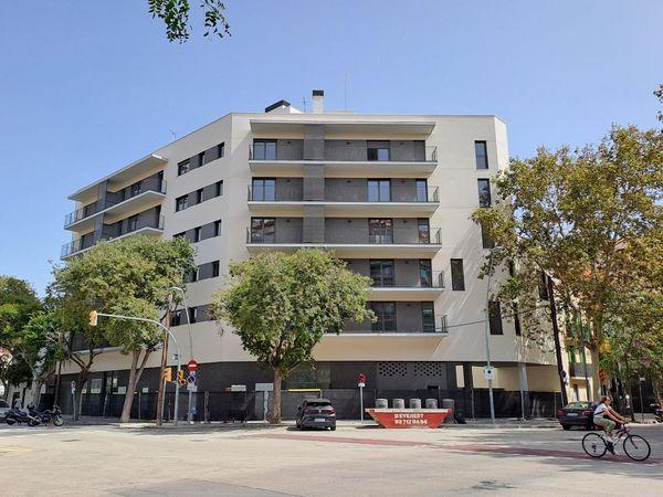 Local o nave en venta en calle de Ramon Turró, 272 thumbnail 2