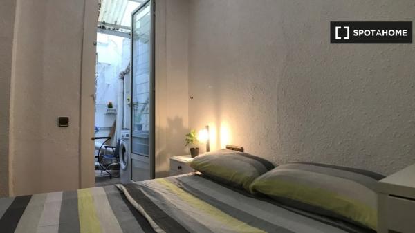 Habitación en piso compartido en barcelona. photo 4
