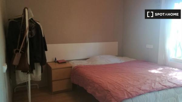 Habitación en piso compartido en barcelona. photo 1