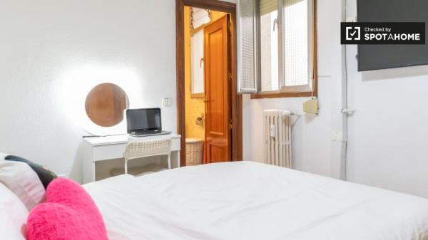 Se alquilan habitaciones en apartamento de 3 dormitorios en Madrid photo 3