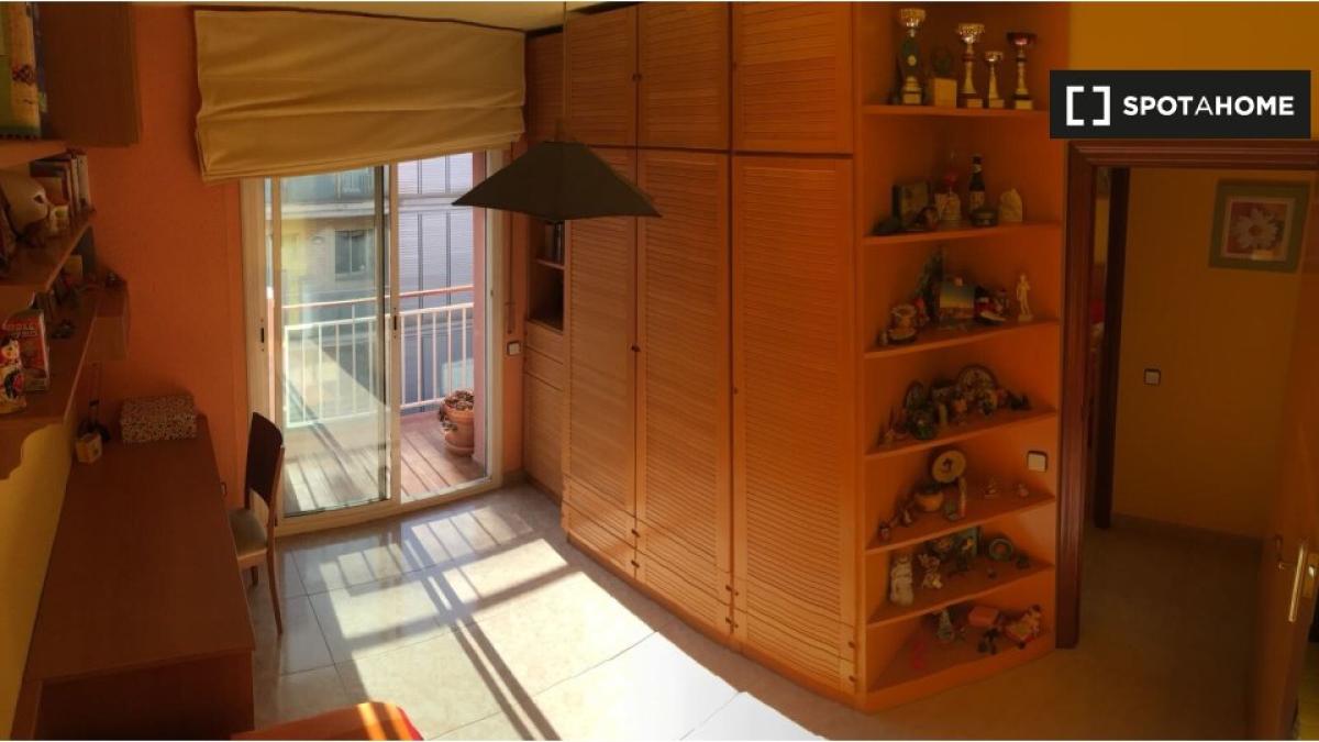 Properties for sale and rent in Spain photo 2
