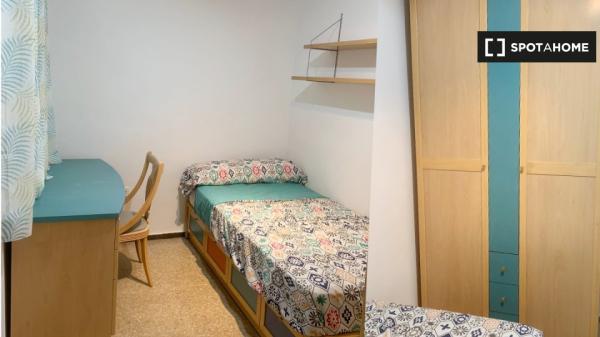Habitación en piso compartido en Cerdanyola del Vallès photo 1