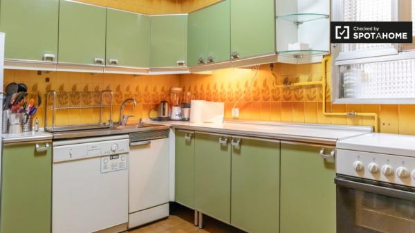 Se alquilan habitaciones en apartamento de 3 dormitorios en Madrid photo 4