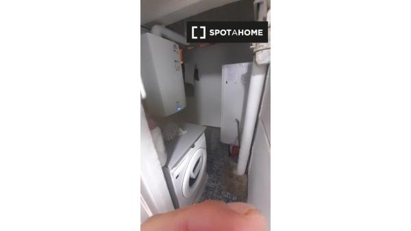 Habitación en piso compartido en barcelona. thumbnail 1
