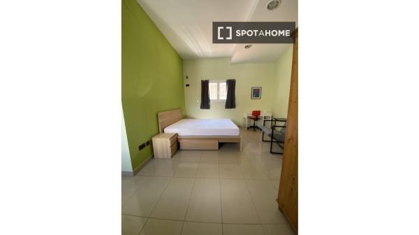 Estudio en alquiler en , Barcelona photo 2