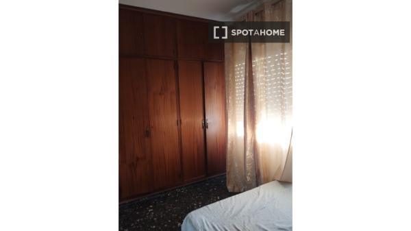 Se alquila habitación en apartamento de 2 dormitorios en San Miguel, Murcia photo 4