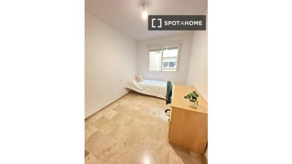 1 dormitorio en piso compartido en Córdoba photo 1