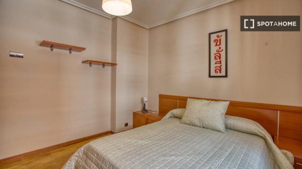 Piso en alquiler en , Oviedo photo 2