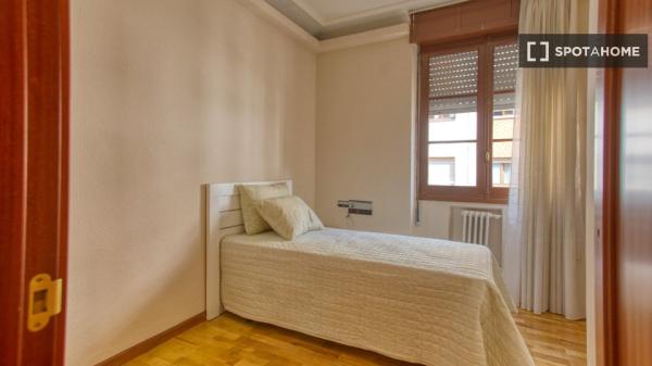 Piso en alquiler en , Oviedo photo 1