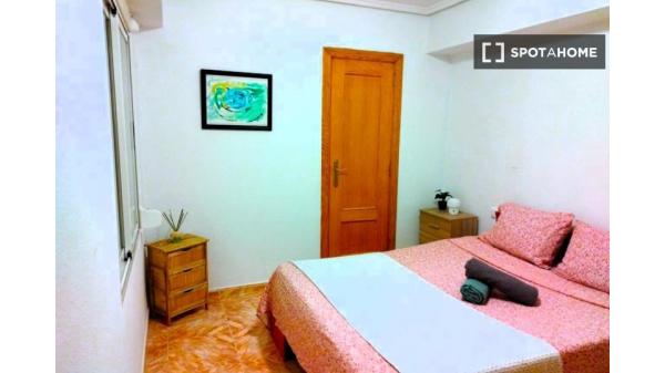 Se alquila habitación en piso de 4 habitaciones en Sagunt, Valencia thumbnail 2
